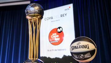 El trofeo y el balón de la Copa del Rey de Badalona 2023.