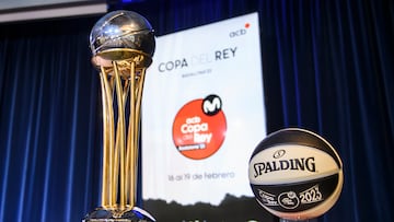 El trofeo y el balón de la Copa del Rey de Badalona 2023.