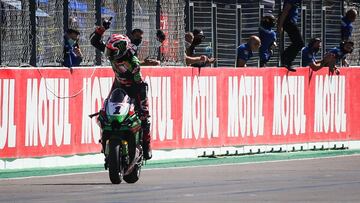 Rea celebra su victoria en Portimao.