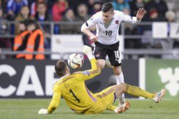 Liechtenstein-Austria. Zlatko Junuzovic y el portero Peter Jehle.