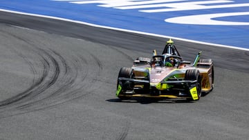 Pepe Martí, con el Cupra en Yeda.