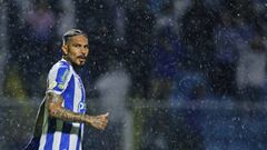 FLORIANOPOLIS, BRAZIL - AUGUST 06: Paolo Guerrero of Avai gestures during a match between Avai and Corinthians as part of Brasileirao 2022 at Estadio da Ressacada on August 06, 2022 in Florianopolis, Brazil. (Photo by Heuler Andrey/Getty Images)