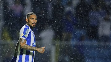 FLORIANOPOLIS, BRAZIL - AUGUST 06: Paolo Guerrero of Avai gestures during a match between Avai and Corinthians as part of Brasileirao 2022 at Estadio da Ressacada on August 06, 2022 in Florianopolis, Brazil. (Photo by Heuler Andrey/Getty Images)