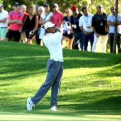 Tiger Woods remonta en Turquía con un nueve bajo par