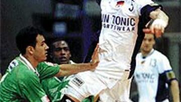 <b>EL RODMAN ALEMÁN. </B/>Kretzschmar, Mr. Van Almsick.