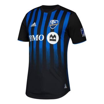 Las líneas en azul y negro, que se van desvaneciendo, hacen de la camiseta de Montreal Impact una de las más feas.