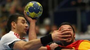 <b>CARICIAS. </b>A Chema los magiares le cerraron el paso sin miramientos.