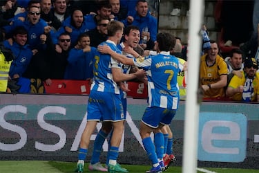 El defensa se está especializando en sumar puntos para su equipo ante el Sporting. En la primera vuelta le dio la victoria y en el de este fin de semana hizo u nuevo gol, en la recta final, para llevarse un punto de El Molinón.