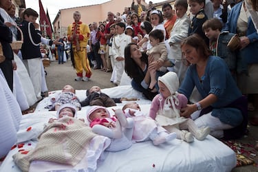 Los pueblos con las tradiciones ms curiosas de Espa?a: supersticiones, costumbres y desfiles