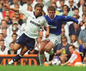 Tottenham Hotspur's David Ginola and Everton's Richard Dunne.