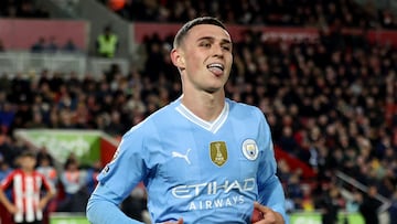 Soccer Football - Premier League - Brentford v Manchester City - Brentford Community Stadium, London, Britain - February 5, 2024 Manchester City's Phil Foden celebrates scoring their third goal and completing his hat-trick REUTERS/David Klein NO USE WITH UNAUTHORIZED AUDIO, VIDEO, DATA, FIXTURE LISTS, CLUB/LEAGUE LOGOS OR 'LIVE' SERVICES. ONLINE IN-MATCH USE LIMITED TO 45 IMAGES, NO VIDEO EMULATION. NO USE IN BETTING, GAMES OR SINGLE CLUB/LEAGUE/PLAYER PUBLICATIONS.