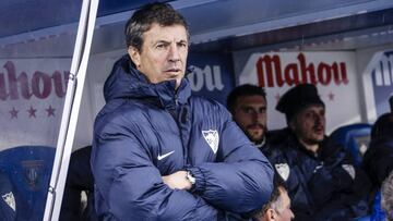 José González, dirigiendo un partido del Málaga.