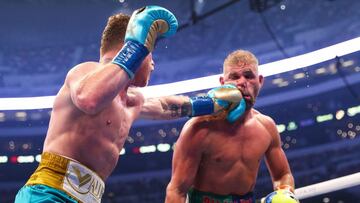 May 8, 2021; Dallas, TX; (L-R), Saul -Canelo- Alvarez (MEX) and Billy Joe Saunders (GBR) during the fight for WBA, WBC and WBO and Ring Magazine super middleweight world titles at AT-T Stadium.
<br><br>
8 de mayo de 2021; Dallas, TX; (I-D), Saul -Canelo- Alvarez (MEX) y Billy Joe Saunders (GBR) durante la pelea por los titulos mundiales de peso super mediano WBA, WBC, WBO y Ring Magazine en el AT-T Stadium.