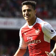 Alexis pide sueldo similar al de Lewandowski para ir a Bayern