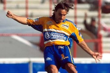 9 futbolistas chilenos vistieron la camiseta del cuadro mexicano: Alejandro Hisis, Claudio Núñez, Gabriel Mendoza, Gustavo Moscoso, Héctor Mancilla, Jaime Pizarro, José Luis Sierra (en la foto), Roberto Hodge Rivera, Sebastián González.