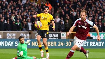 Con gol de Raúl Jiménez, Wolves derrotó al West Ham United