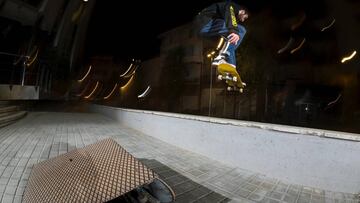 Francesc Boix saltando por una rampa en la pel&iacute;cula de Skatenergia llamada Skate and Create.