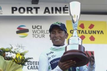 GRA154. PORT AINÉ (LLEIDA), 24/03/2016.- El corredor colombiano del equipo Movistar, Nairo Quintana, en el podio tras conseguir el liderato de la clasificación general en la cuarta etapa de la Volta a Catalunya disputada hoy entre las localidades de Bagà y Port Ainé, en la que se ha impuesto el corredor belga del equipo Lotto Soudal, Thomas de Gendt. EFE/Quique García.