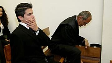 <b>SÍ ESTUVO</b>. Saviola, a pesar de estar concentrado para el partido de Copa ante el Zaragoza, estuvo presente en el juicio.