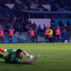 Las 3 tapadas descomunales de Arias que ilusionan a la Roja