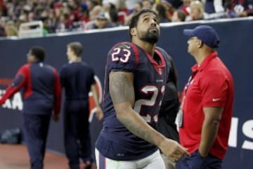 Arian Foster, el running back estrella de los Texans y uno de los mejores corredores de la liga, se perderá al menos media temporada después de confirmarse que será operado. Los de Houston pierden a una de sus bazas en ataque y a su máxima estrella junto con J.J. Watt.