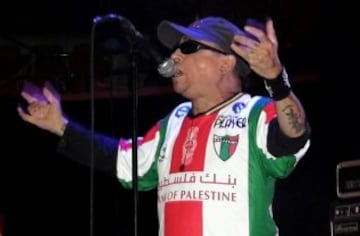 El vocalista de Los Miserables es un famoso hincha de Palestino. 