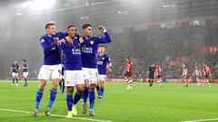 Vardy, Tielemans y Ayoze celebran uno de los nueve goles que anot&oacute; el Leicester en el estadio del Southampton el pasado viernes.