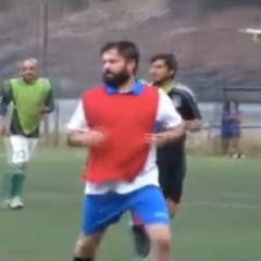 El viral del día: ¡Presidente Boric jugó una 'pichanga' en Juan Fernández!
