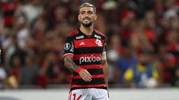 Flamengo's Uruguayan midfielder Giorgian de Arrascaeta gestures during the Copa Libertadores group stage first leg football match between Brazil's Flamengo and Chile's Palestino at the Maracana Stadium in Rio de Janeiro, Brazil, on April 10, 2024. (Photo by MAURO PIMENTEL / AFP)