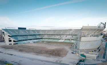 Este es el estado actual de las obras de demolición del Benito Villamarín como parte del proceso de construcción de un nuevo estadio más moderno, y con mayor capacidad.