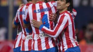 Los jugadores del Atlético celebran uno de los goles contra Osasuna.