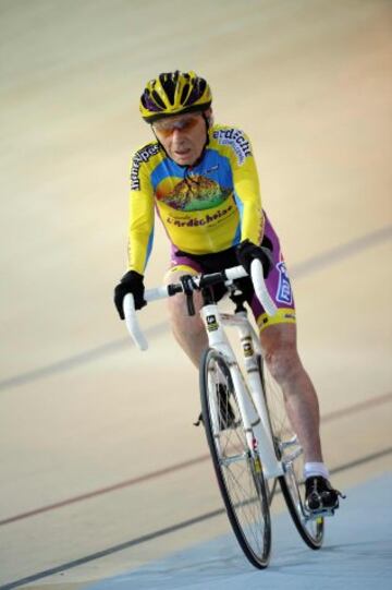 El ciclista franc¨¦s de 105 a?os que bate el r¨¦cord de la hora