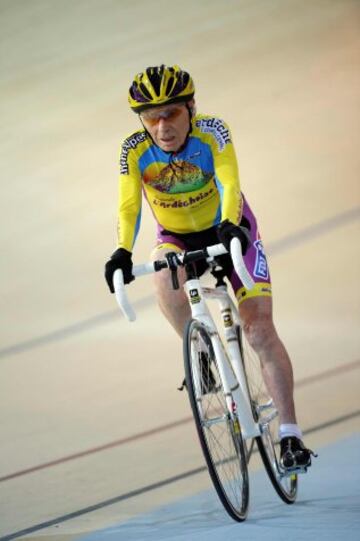 El ciclista francés de 105 años que bate el récord de la hora