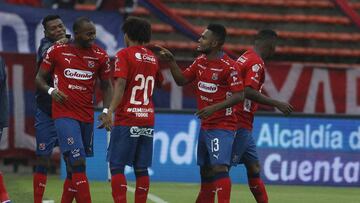 Jugadores del Medellín celebrando un gol ante Envigado por Liga Águila.