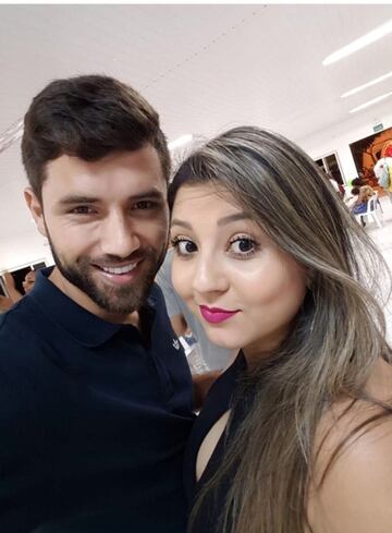 El defensa brasile?o Felipe es uno de esos futbolistas que basa su carrera en su vida sentimental. Desde 2006 forma una pareja con Bianca Araujo de Almeida, que ha compartido con ¨¦l todos sus ¨¦xitos y etapas.