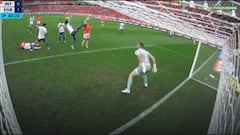 Esta brutal jugada sobre Aránguiz es la polémica de la fecha en Brasil: ¡No se puede creer!