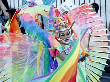 GRA273. MADRID, 01/07/2017.- Miles de personas recorren esta tarde las calles de Madrid durante la manifestación del Orgullo Gay 2017 con el lema "Por los derechos LGTBI en todo el mundo". EFE/Javier Lopez