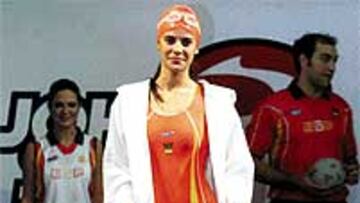 <b>ROPA MÁS REFRESCANTE.</B> Ana Belén Palomo luce el bañador de competición.