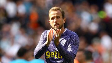 FILE PHOTO: Soccer Football - Pre Season Friendly - Tottenham Hotspur v Shakhtar Donetsk - Tottenham Hotspur Stadium, London, Britain - August 6, 2023  Tottenham Hotspur's Harry Kane applauds fans after the match REUTERS/Paul Childs/File Photo