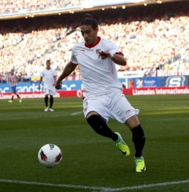 El Barça lo fichó procedente del Villarreal en al temporada 2008-09 tras el pago de más de 16 millones de euros. Tras su paso como blaugrana llegó al Sevilla.