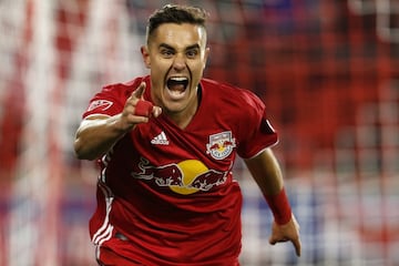 Aaron Long, con opciones de ir a la Premier League