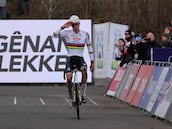 Van der Poel, imparable pese a tener dos pinchazos; gran Orts, quinto