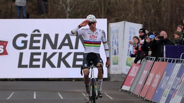 Van der Poel, imparable pese a tener dos pinchazos; gran Orts, quinto