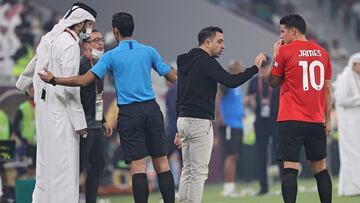 Xavi Hernández y James Rodríguez en Qatar.