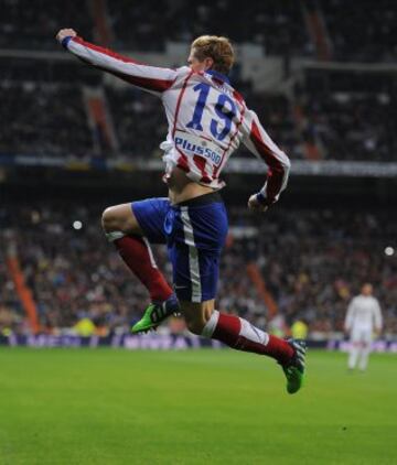 Fernando Torres celebra el 0-1.