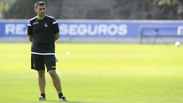 Asier Garitano dirige un entrenamiento de la Real Sociedad.