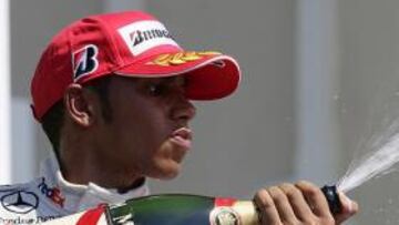 <b>SEGUNDO</b>. El piloto de McLaren, Lewis Hamilton, ha declarado que todos ganan o pierden tras el fallo que le ha privado de conseguir la victoria en el GP de Europa