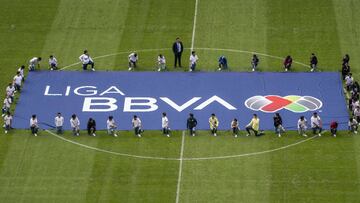El fútbol mexicano evitará los saludos de mano en el protocolo previo a cada uno de los encuentros.