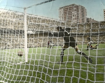 El 21 de junio de 1964 la selección española se enfrentó a la selección soviética en la final de la Eurocopa. 
El conjunto entrenado por Villalonga ganó a la URSS gracias a los goles de Pereda y Marcelino (en la imagen batiendo a Yashin).