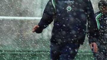 <b>SUMA O A CASA.</B> El presidente del Racing, Manuel Huerta, ha dejado claro a Argel que o se compromete con el proyecto o se va.